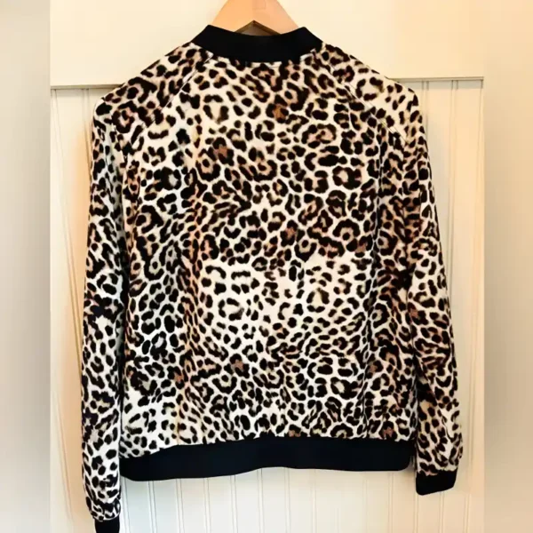 Stylish Leopard-Printed Velvet Zipper Bomber Jacket For Ladies - Image 3