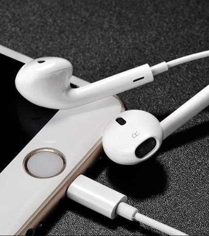 In-Ear White Earpods For Apple IPhones High Quality With Mic